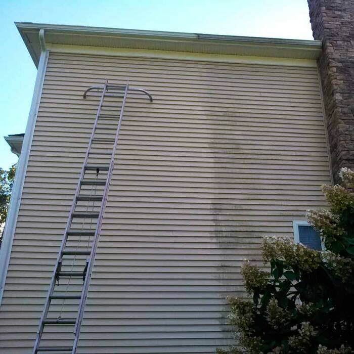 Before and after exterior house clean