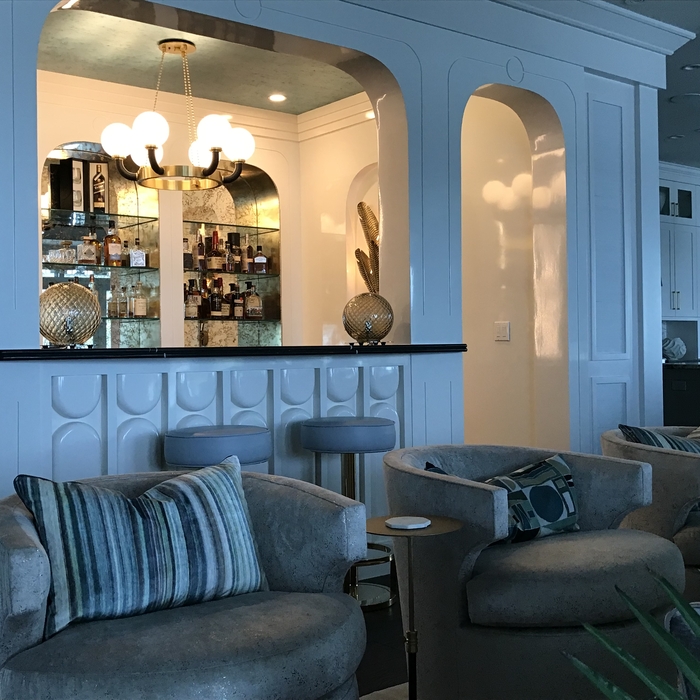 High Gloss Lacquer | Bar