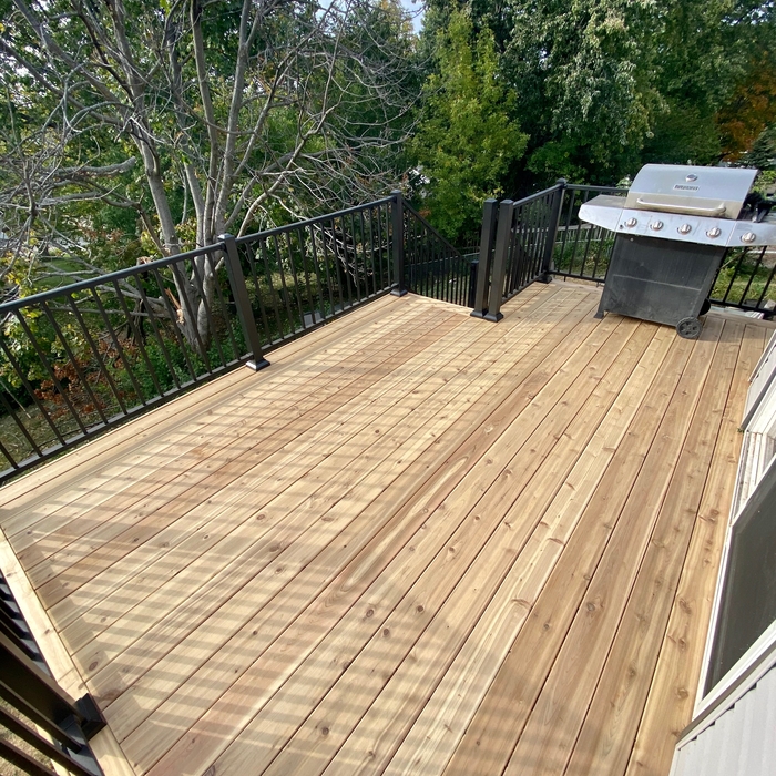 Cedar deck w/ Aluminum Railings