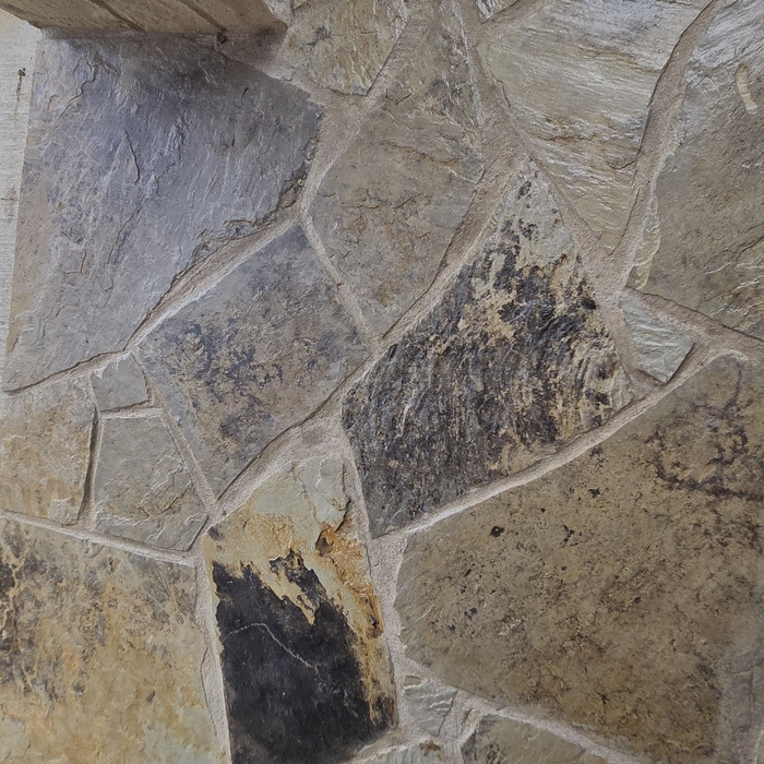 Flagstone walk way