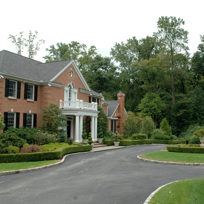 Circular driveway