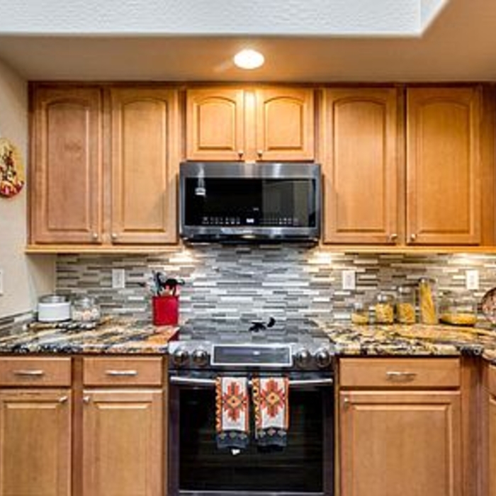 Final kitchen with backsplash
