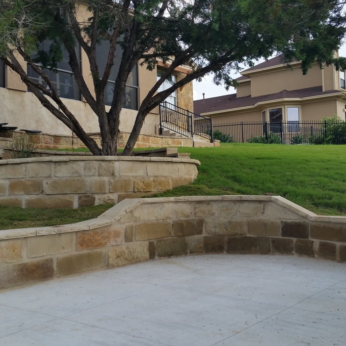 Pavers patio with Retaining Wall/Sitting Area