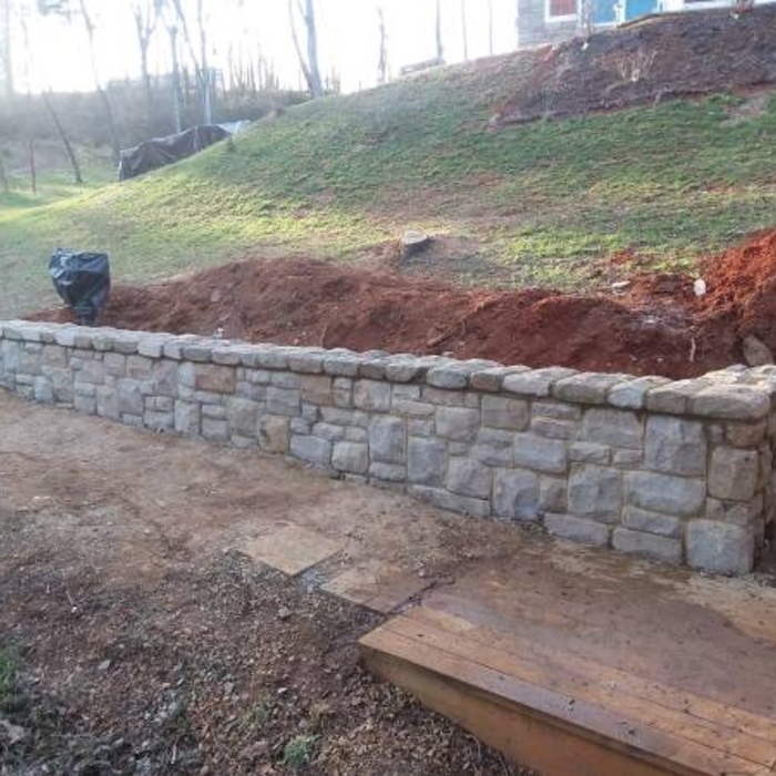Stone retaining wall