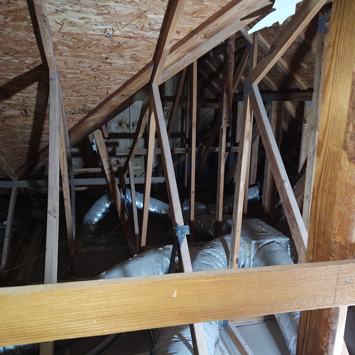 Non insulated attic 4