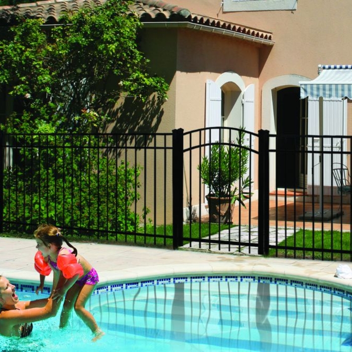5&#39;H Pool Fence