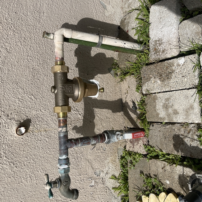 Water, pressure regulator
