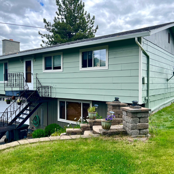 Two story, 3 color scheme