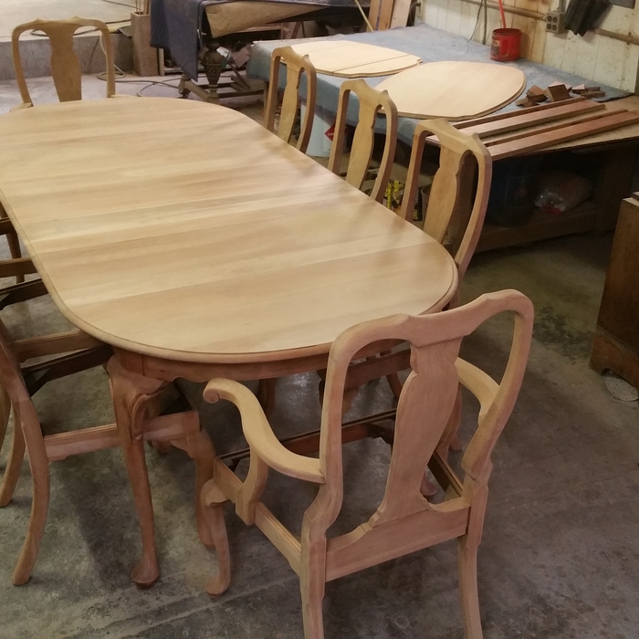 Henkel table and chairs