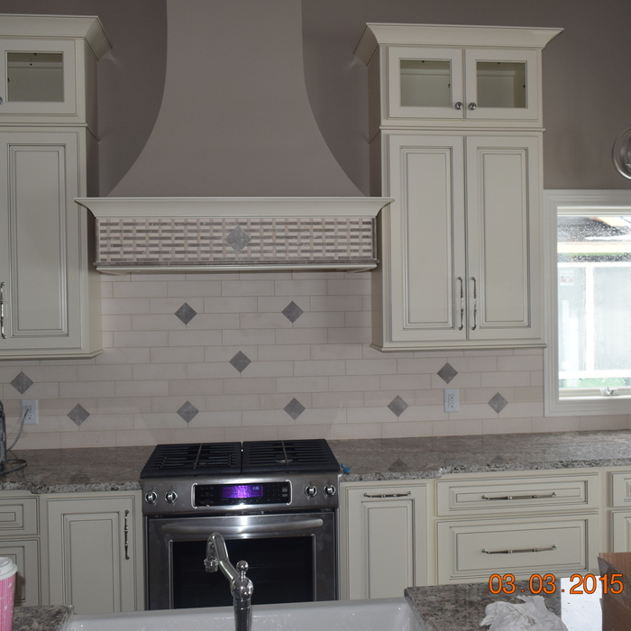 Back splash. Moline Builders