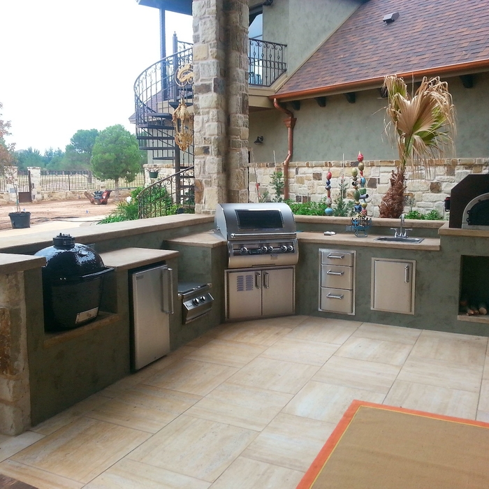 Outdoor Kitchen