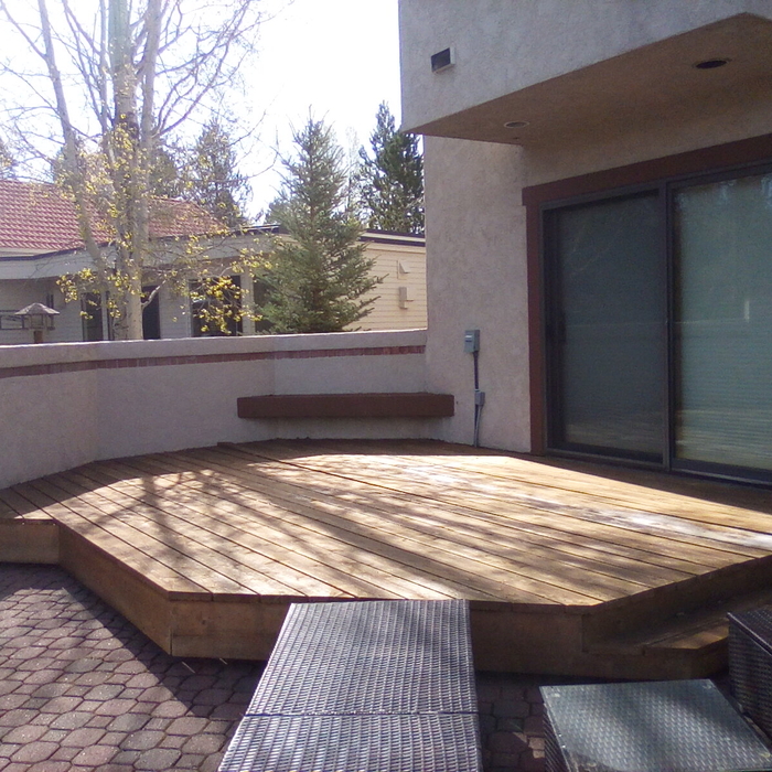Hot tub privacy enclosure