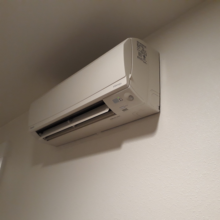 wall header daikin flush mount