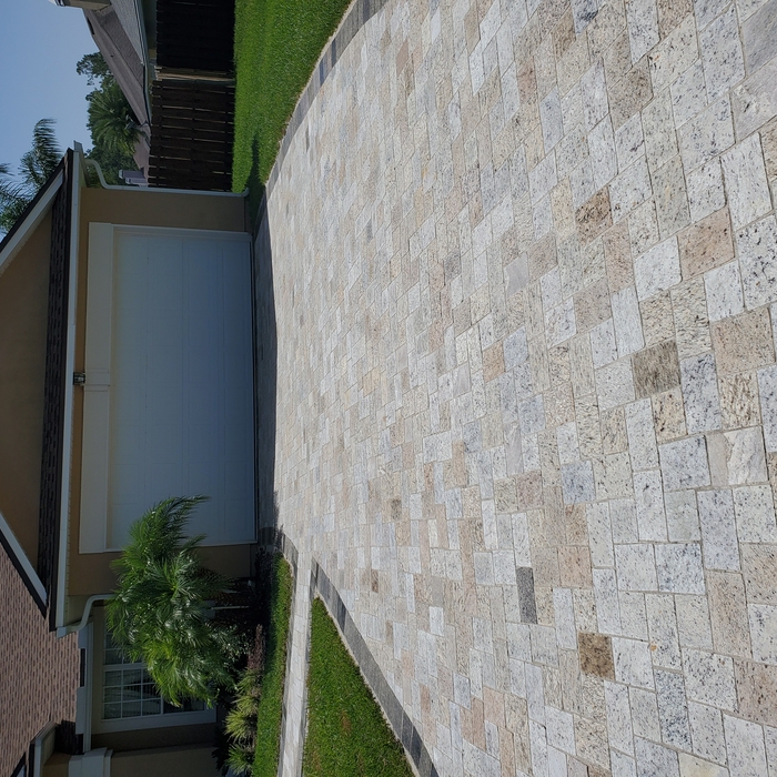 Light blend granite driveway w dark border