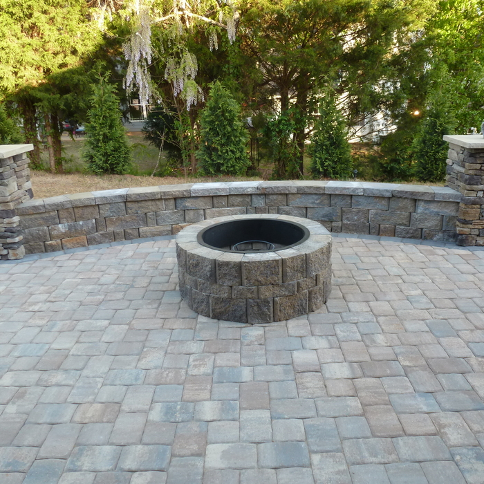 patio with fire pit y retaining wall