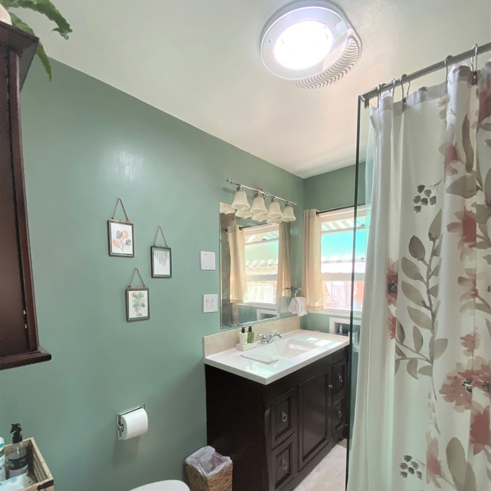 Solatube with humidity fan in bathroom