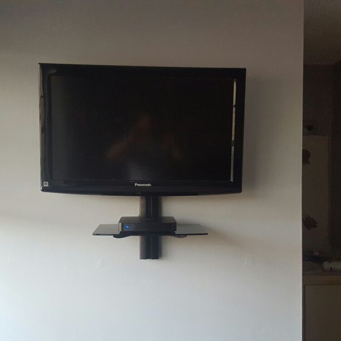 Panasonic 32&quot; + Shelve 2