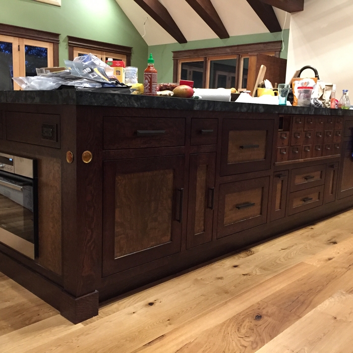 KITCHEN ISLAND