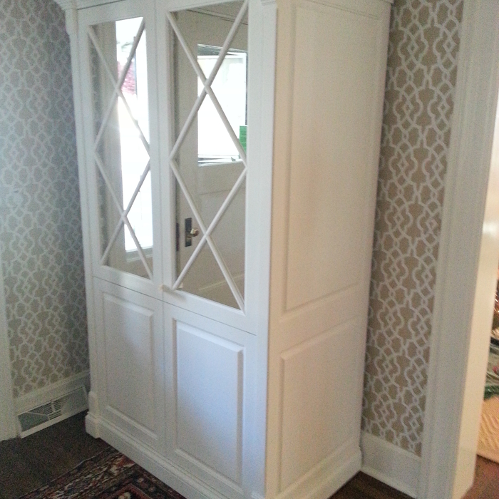 Free standing wardrobe cabinet