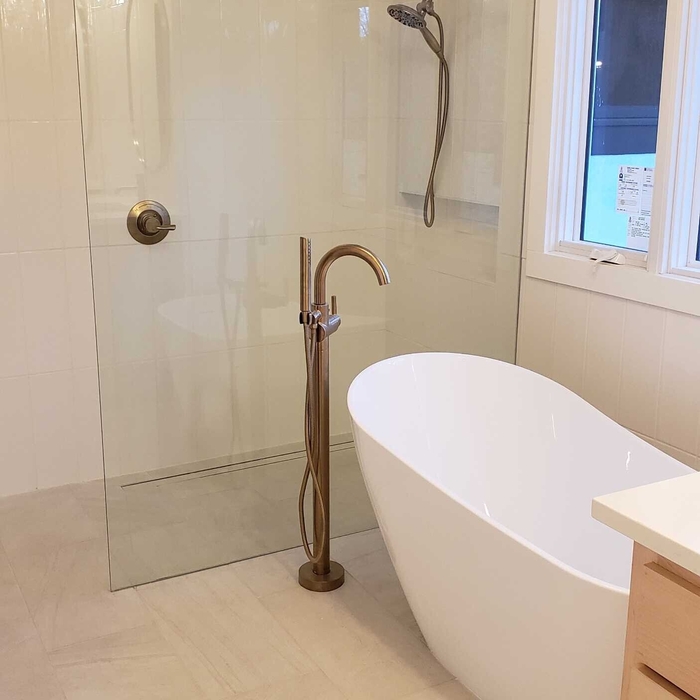 curbless system with shower glass