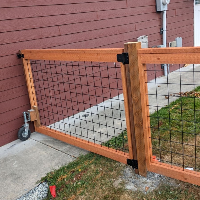 &quot;Hog wire&quot; fence gate