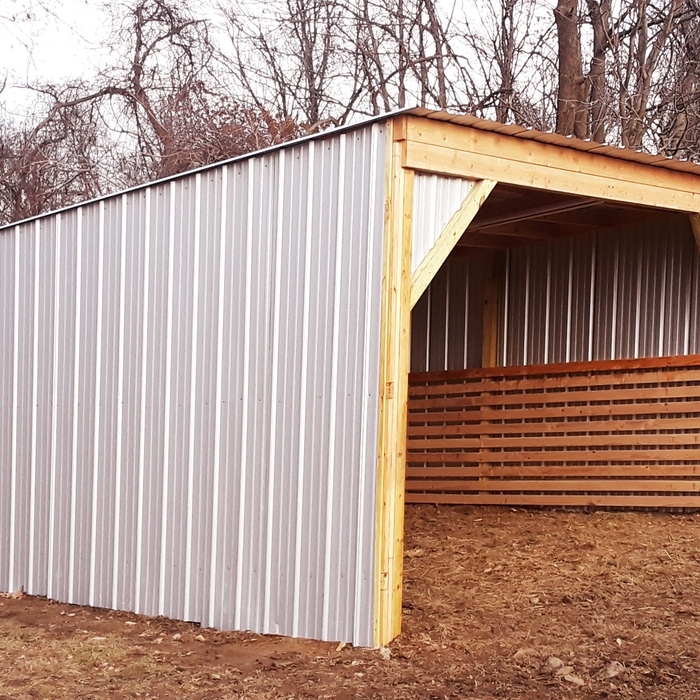 horse run-in / shelter completed