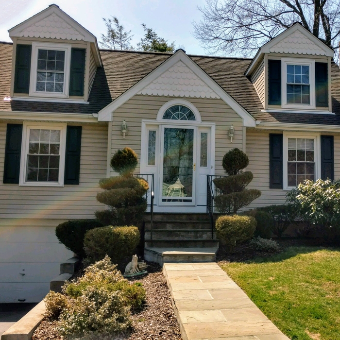 Certainteed Dutchlap Vinyl Siding / GAF Roof