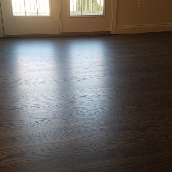 Dark floor for a Modern Look