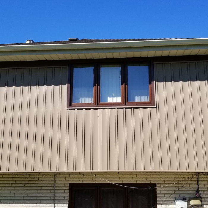 VERTICAL VINYL SIDING