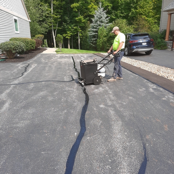 asphalt sealing and crack repair and patching
